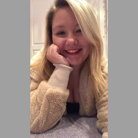 Meet your Posher, Amanda - Picture 1 of 1
